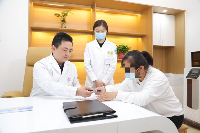 长沙附大腋臭专科医院|腋臭的治疗费用和什么有关系
